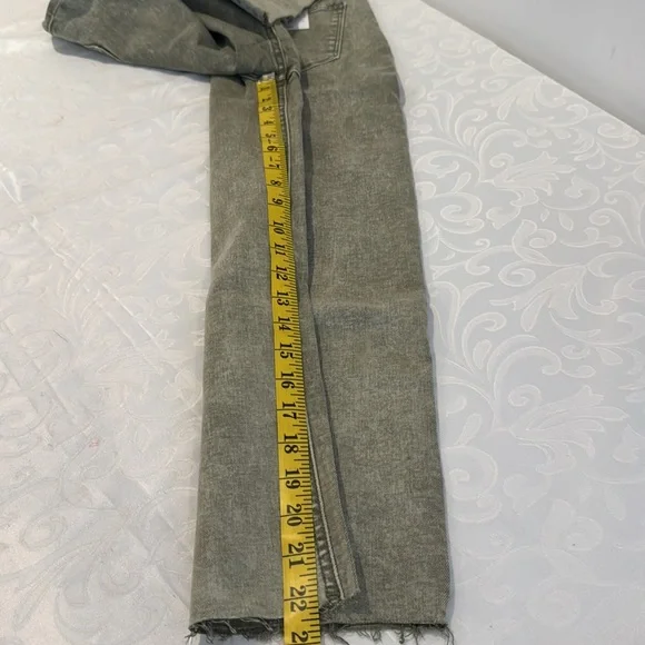 Vigoss “Dylan” Raw Edge Wide Leg Jeans. Size 29 - Picture 13 of 15